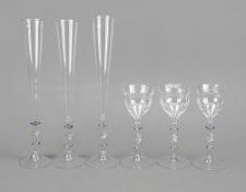 Drei Weinkelche und drei Sektflöte