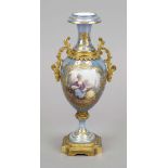 Vase mit Watteau-Malerei u. Metallmontier