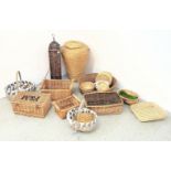 A GROUP OF ASSORTED WICKER BASKETS TO INCLUDE A SEAGRASS LINEN BIN AND A MOROCCAN STYLE METAL CRAFT