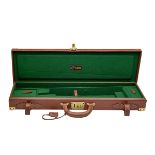 ARTESANIA F. EXPOSITO A BRASS-CORNERED LEATHER SINGLE GUNCASE, fitted for 28in. barrels, the
