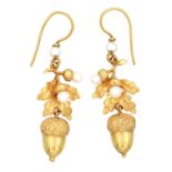A PAIR OF GEORGIAN 15CT GOLD AND PEARL DROP EARRINGS