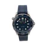 A 2022 GENTLEMAN'S STEEL OMEGA SEAMASTER DIVER 300 CO-AXIAL MASTER CHRONOMETER WRIST WATCH