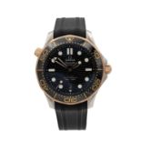 A GENTLEMAN'S STEEL AND SEDNA GOLD OMEGA SEAMASTER DIVER 300 WRIST WATCH
