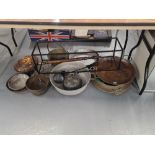 Brass and other metal jam pans, a copper frying pan, a bed warmer, skimmers, an open iron bar cube