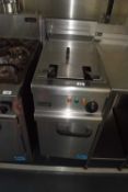 Lincat single tank twin basket opus 700 free standing fryer, model number OE7114
