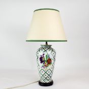 CERAMIC TABLE LAMP.