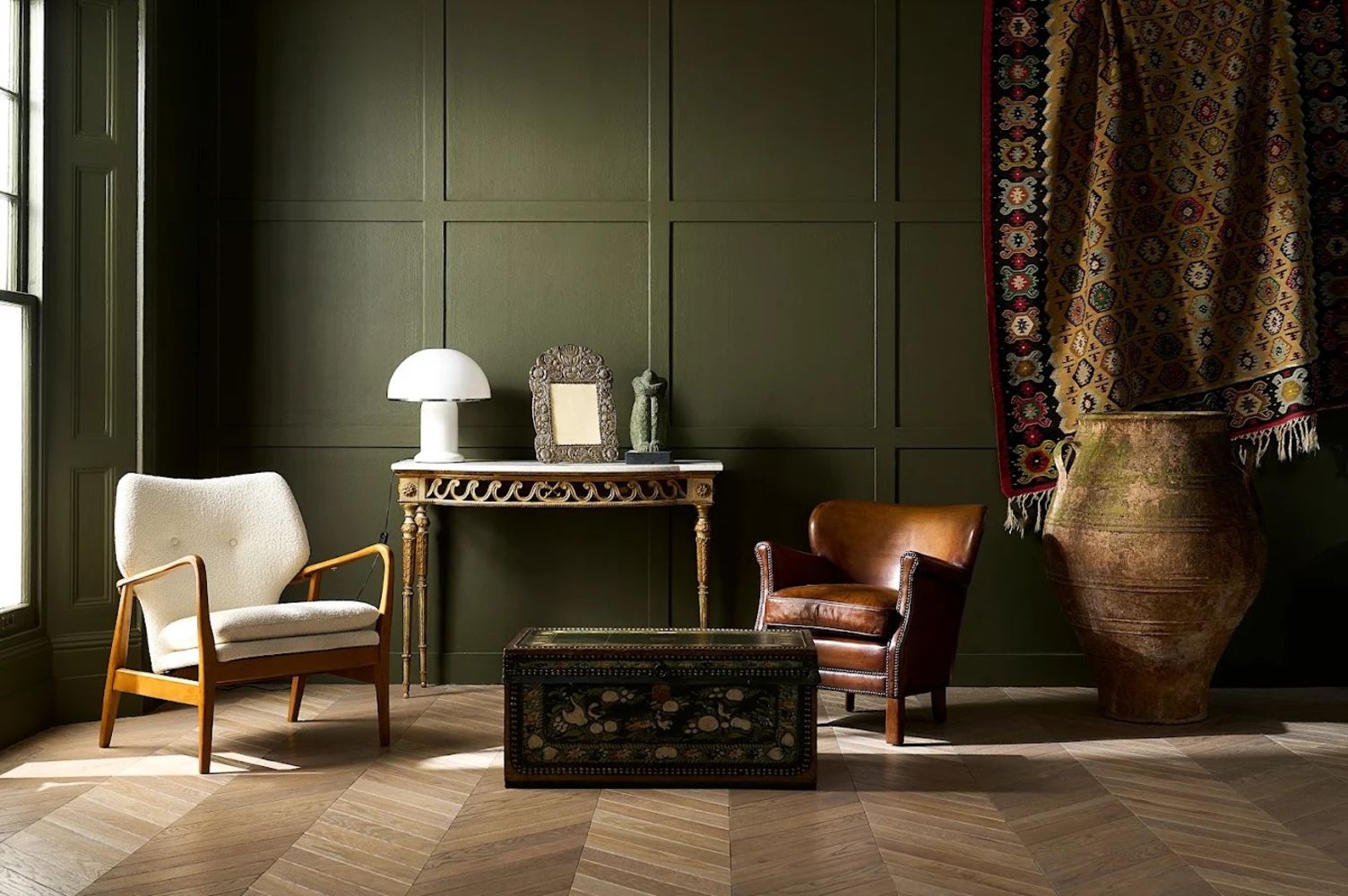 Fine Interiors Auction - Contemporary and Antique Furniture, Paintings and Prints, Objet d'Art, Lighting and Rugs - Lots Road Auctions