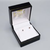 A PAIR OF 18CT WHITE GOLD DIAMOND SOLITAIRE STUD EARRINGS.