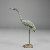 AN EARLY 20TH CENTURY JAPANESE BRONZE CRANE.