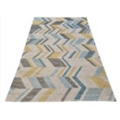 ZIG ZAG DESIGN RUG.