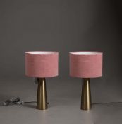 PAIR OF GILT METAL COLUMN TABLE LAMPS WITH PINK SHADES.