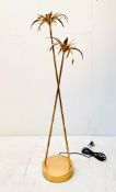 PALM TREE FLOOR LAMP IN GILT METAL.