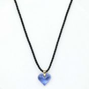 A LALIQUE GLASS AMOUREUSE BEAUCOUP HEART PENDANT NECKLACE.