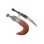 ARABIAN JAMBIYA DAGGER, LATE 19TH AND EARLY 20TH CENTURY