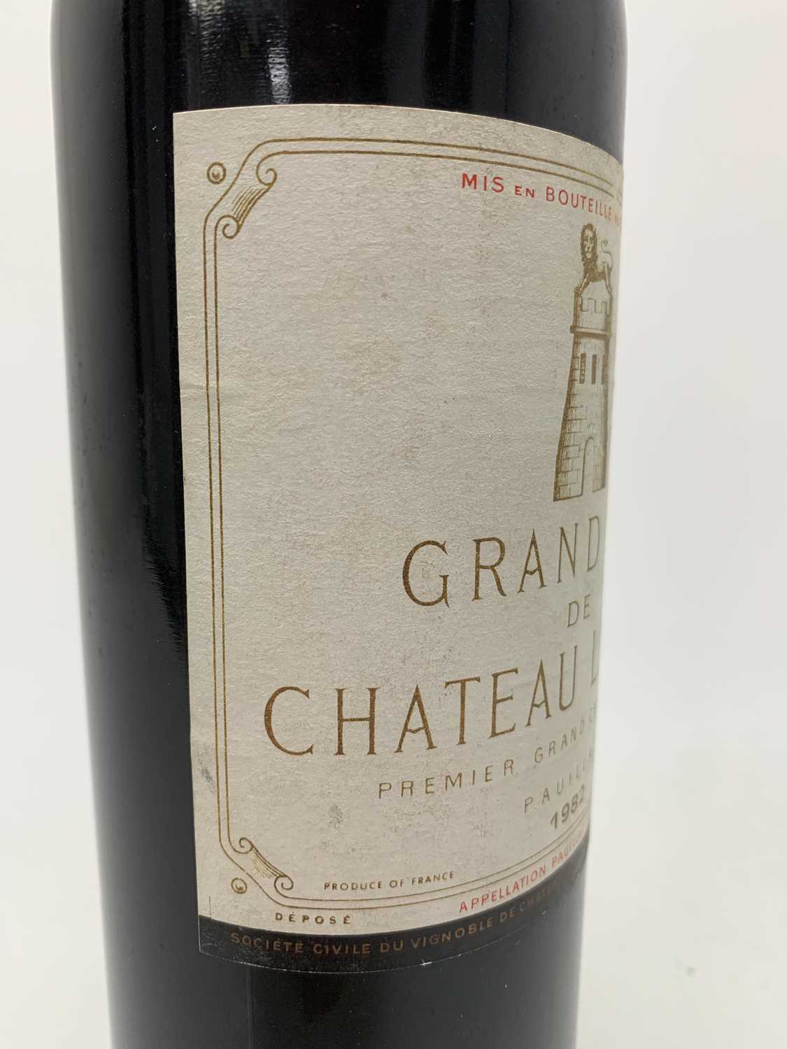 GRAND VIN DE CHATEAU LATOUR 1982 VINTAGE PAUILLAC, PREMIER GRAND CRU CLASSE - BORDEAUX - Image 4 of 9