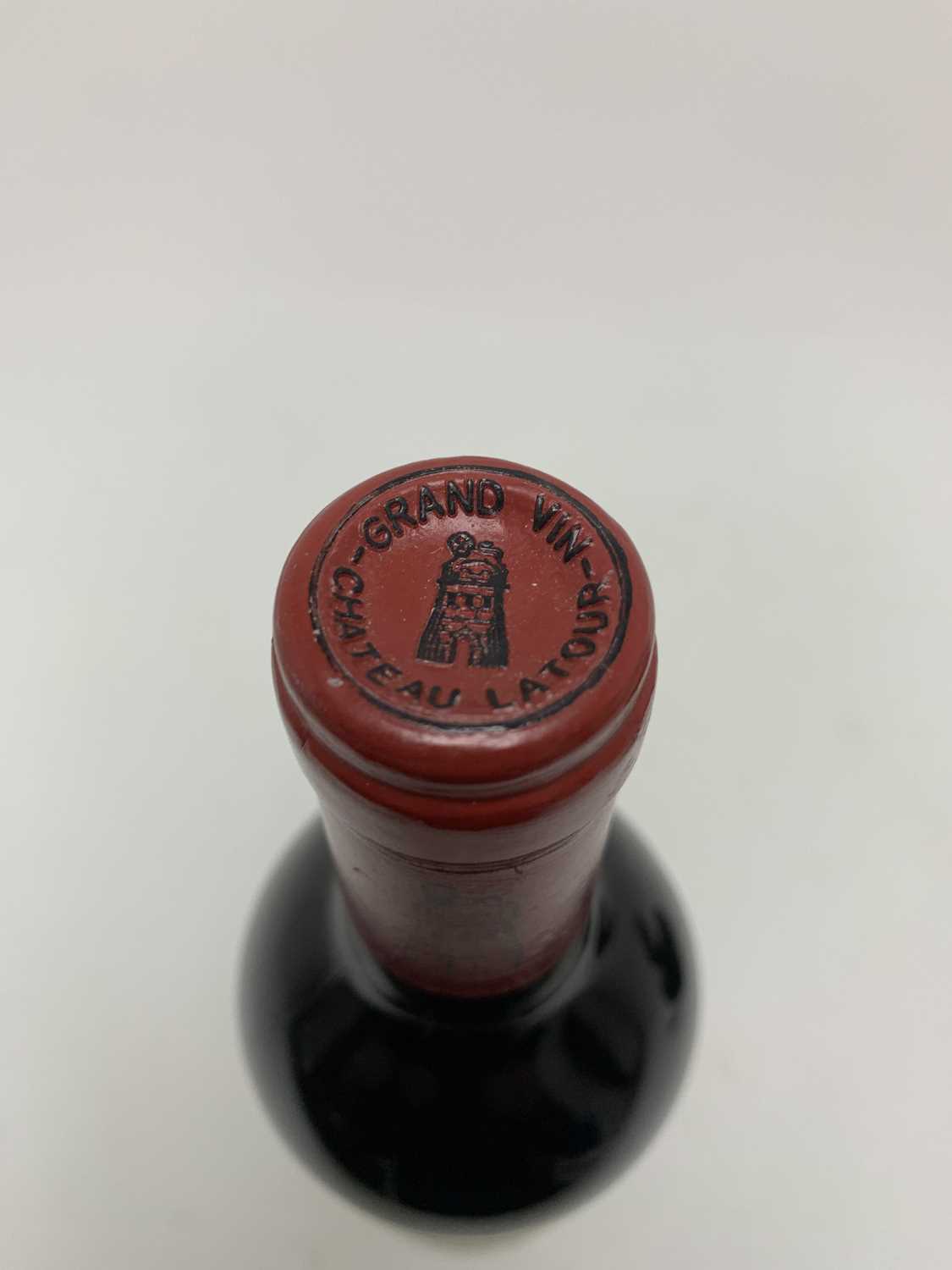 GRAND VIN DE CHATEAU LATOUR 1982 VINTAGE PAUILLAC, PREMIER GRAND CRU CLASSE - BORDEAUX - Image 6 of 9