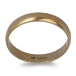 GOLD WEDDING RING, LATE 20TH CENTURY