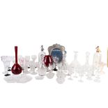 A large miscellaneous collection of glassware.