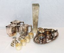 Konvolut: 3 Portionskännchen, 3 Millchkännchen, 3 Teeglashalter, ovale Platte, 2 Kerzenleuchter,