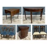 An early 19th Century mahogany drop leaf Pembroke table on slender turned and ringed legs to peg