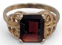 9ct Hallmarked Gold Ring, emerald style cut garnet, size O UK, 3.5g
