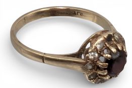 9ct Hallmarked Gold Ring, glass and garnet, size Q UK, 2.4g