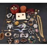 SELECTION OF VINTAGE BROOCHES AND OTHER COSTUME JEWELLERY including twenty-five brooches including a