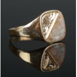 A 9ct Gold Gents signet ring, with square panel having diagonal engraving. Size U. Total weight: 1.