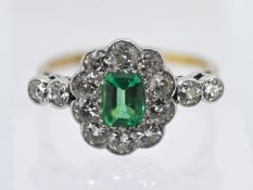 An Edwardian diamond and emerald cluster ring, set in 18ct yellow gold, size L/M.