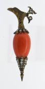 A coral and seed pearl brooch depicting an urn, approx 7.2g.