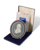 Wedgwood a portrait medallion of Josiah Wedgwood FRS 1730-1795. A white on teal Jasper with black on