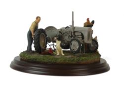 Country Artists Widening the Track, model 01909, by Keith Sherwin, with box. (L: 29cm)