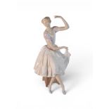 Lladro porcelain figurine, Weary Ballerina, model no.5275. (H: 29cm)