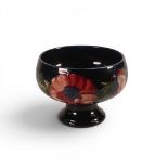 Moorcroft pedestal bowl in the Anemone pattern. (H: 9cm)
