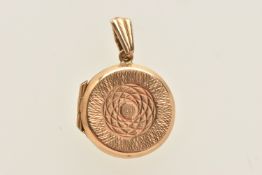 A 9CT GOLD TEXTURED CIRCULAR LOCKET PENDANT, approximate width 16.7mm, fitted with a tapered bail,