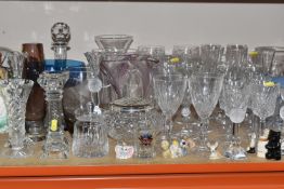A COLLECTION OF ASSORTED GLASS to include a quantity of assorted wine glasses (unmarked), a group of
