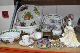 A GROUP OF ASSORTED CERAMICS to include three Portmeirion 'Pomona' items comprising three bowls of