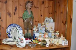 A GROUP OF GIFTWARE AND CERAMICS, to include nineteen cherished teddies, most have their box and