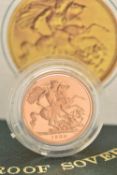 A BOXED ROYAL MINT GOLD FULL PROOF SOVEREIGN COIN, 916.7 fine 22ct gold, 22.12mm, 7.98g,