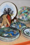 A GROUP OF TWENTY SIX COLLECTORS PLATES comprising eleven Wedgwood 'Threatened Birds of the Tropical
