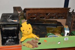 ONE BOX AND LOOSE MISCELLANEOUS ITEMS to include four lacquered 'Japonais' style boxes with gilt