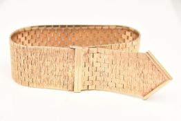 A HEAVY 9CT GOLD TEXTURED ARTICULATED WIDE BELT STYLE BRACELET, approximate width 23.2mm, length