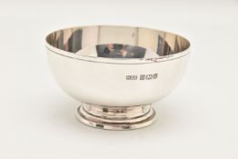 AN ELIZABETH II SILVER BOWL, polished bowl on a round base, hallmarked 'Moody & Archer' Birmingham