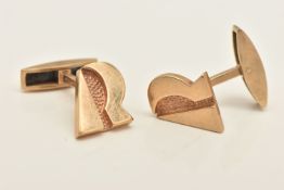 A PAIR OF 9CT GOLD CUFFLINKS, whale back toggle fittings, hallmarked 9ct Birmingham, approximate