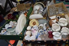 FIVE BOXES AND LOOSE CERAMICS AND GLASS to include a Wedgwood Queens ware sauce boat with integrated