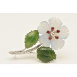 A MID 20TH CENTURY FLORAL BROOCH, comprised of a carved chalcedony flower head set with a