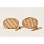 A PAIR OF 9CT GOLD CHAIN LINK CUFFLINKS, designed as an oval engine turned pattern, chain linked