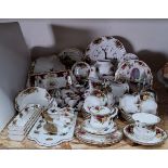 A QUANTITY OF ROYAL ALBERT 'OLD COUNTRY ROSES', to include giftware such as vases, posy bowls, bud