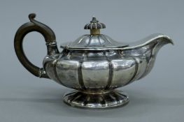 A small Georgian silver teapot. 18 cm long. 337.9 grammes total weight.
