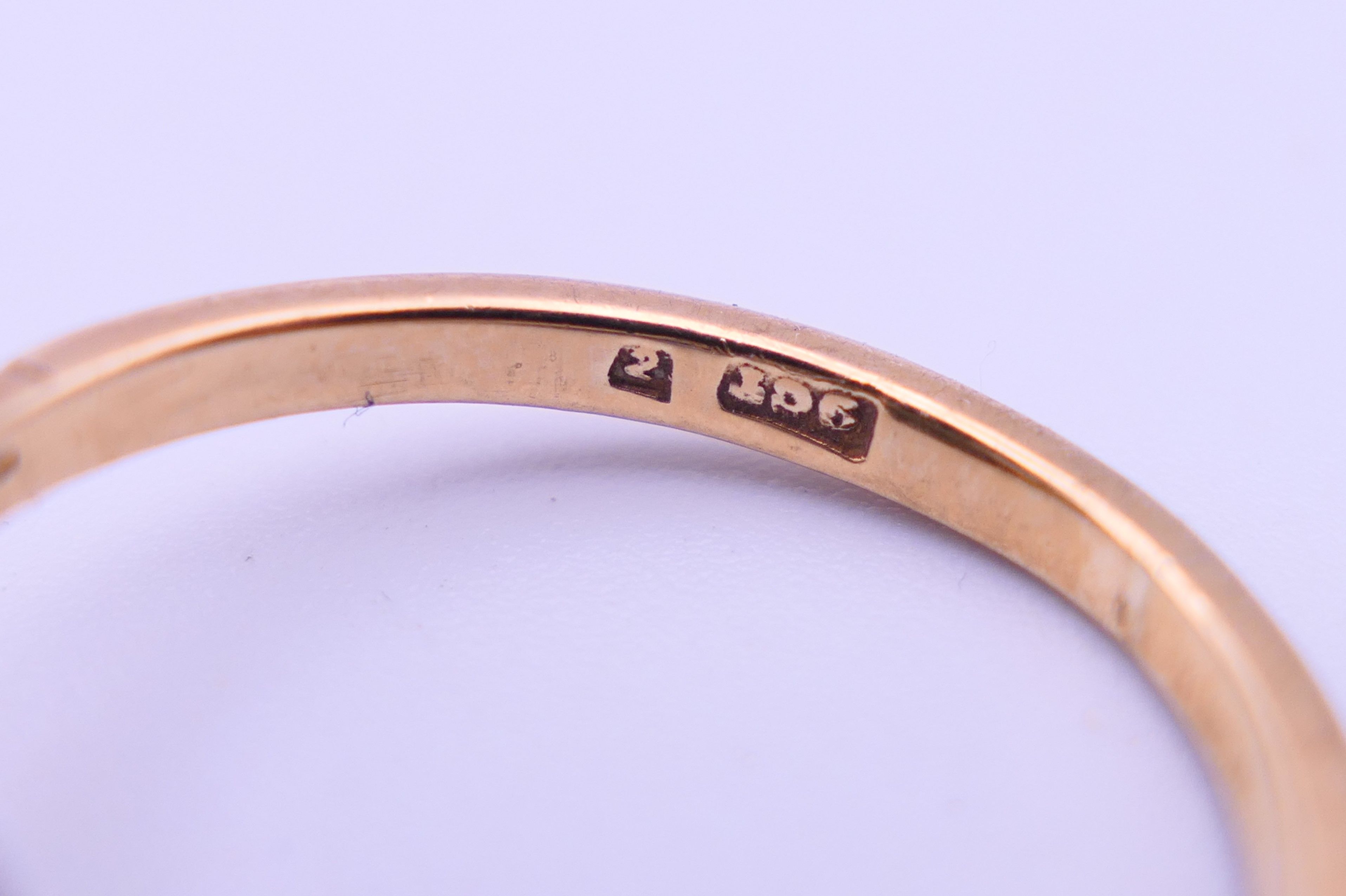 A 9 ct gold and black opal ring. Ring size T. 3.4 grammes total weight. - Image 4 of 5